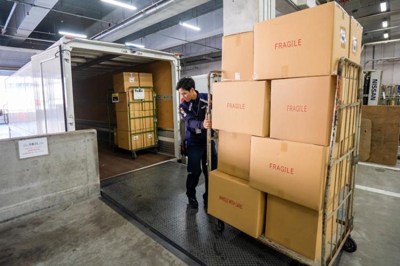 物流配送新趋势：绿色、智能与定制
